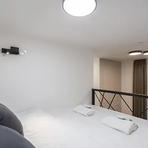 verificați disponibilitatea