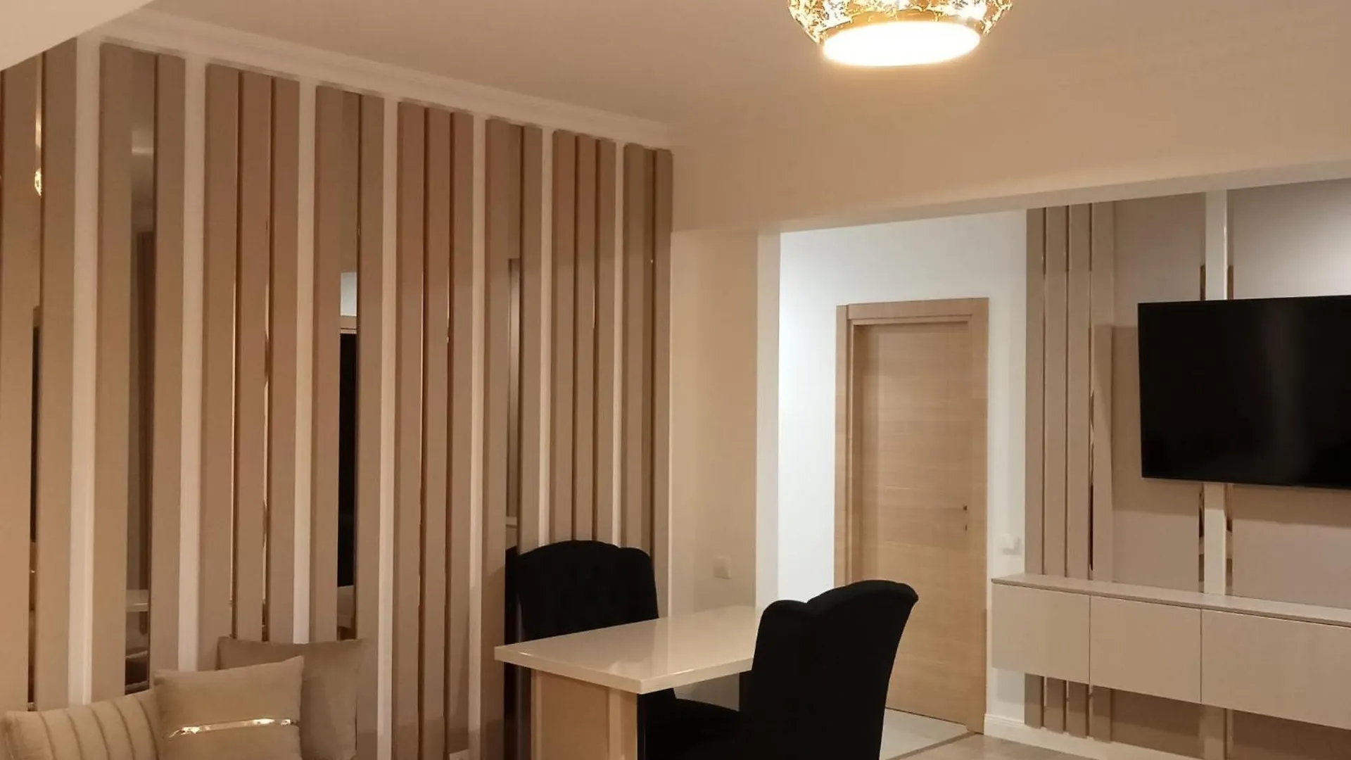 Elegant Suite - Titan Park Bucureşti 0*,  România